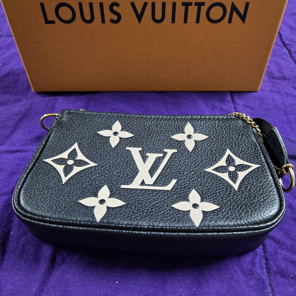 EUC LOUIS VUITTON EMPRIENTE BLACK WITH WHITE MONOGRAM LEATHER POUCHETTE - Picture 5 of 8